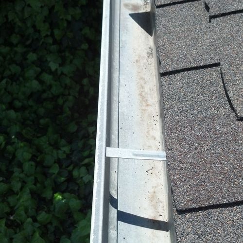 Gutter Cleaning (AFTER)