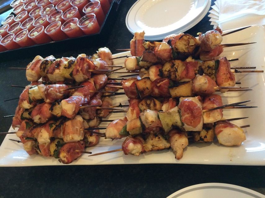 Chicken brochettes with sage and prosciutto. 