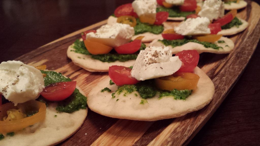 Pesto, Burrata, Heirloom Tomato