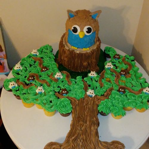 Owl baby shower theme. Cake and cupcakes