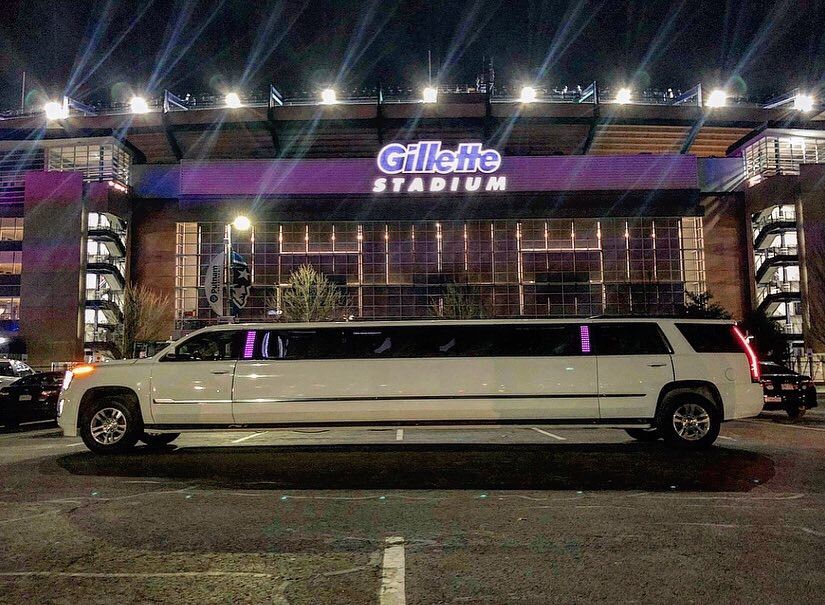 2017 20 passenger stretch Escalade with vip area i