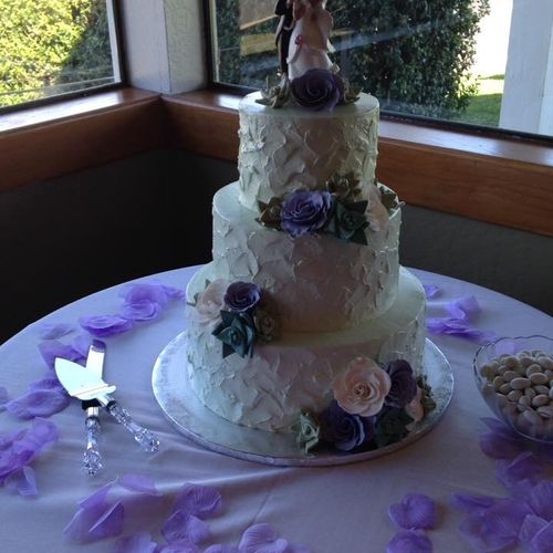 Our wedding cake was so gorgeous and so delicious!