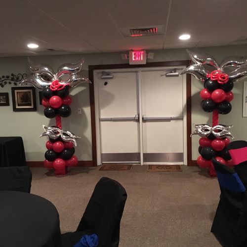 Sandra made me some amazing balloon columns for my