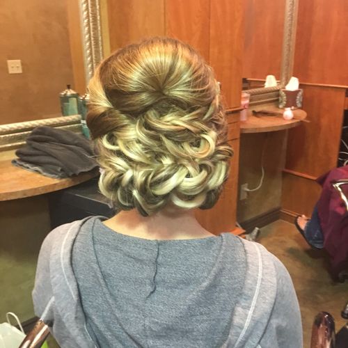 Elaine is absolutely AMAZING. She did my hair for 