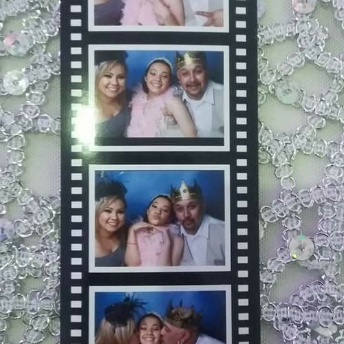 Excelente service!!
We hire M & R Photo Booth for 