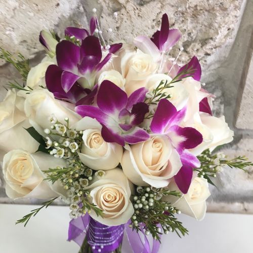 Romina-(Abbott Florist) made my wedding flowers! T