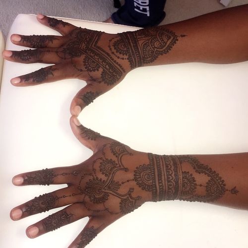 This was my first henna experience and I loved it.