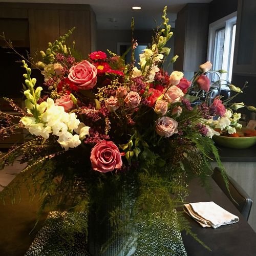 Paulina 's floral arrangements are elegant, beauti