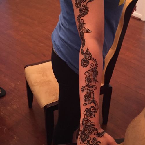 Ghousi was a great host & she did beautiful henna 