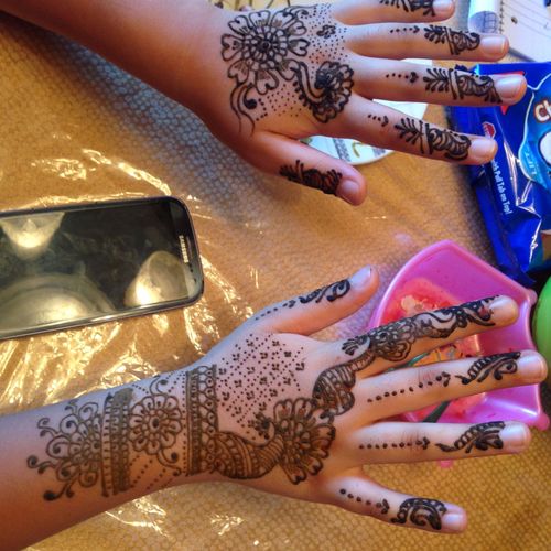 Great Henna Artist!! 
loved the work, neat and ver