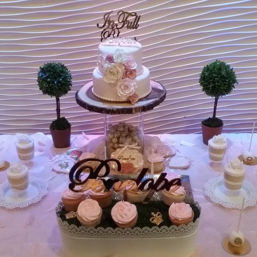 Cake Gyal Kyv recently organized my baby shower. T