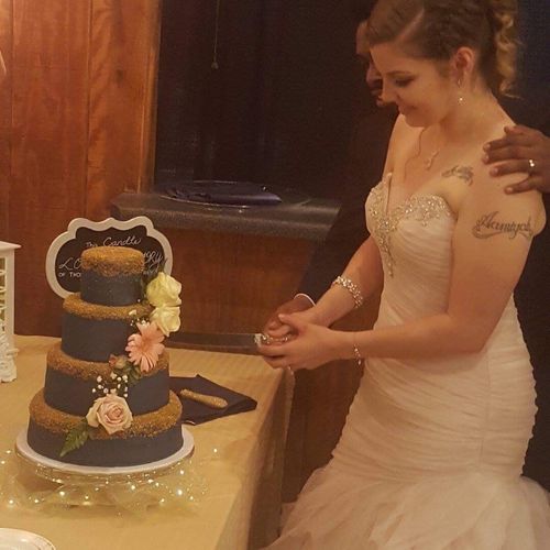 Natasha did a fabulous job on our wedding cake. Sh