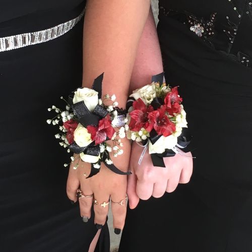 Made corsage for my daughters prom and it was beau
