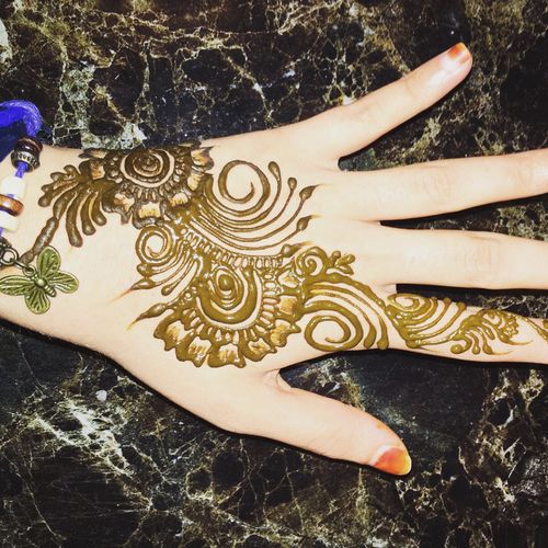 Beautiful henna by Assiya! Never disappointed by h