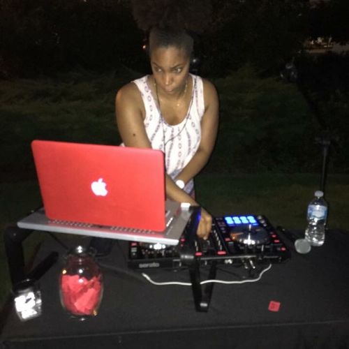DJ Drea Jay is amazing and she is the best DJ that