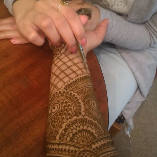 Dhara did my mendhi for me 2  days before the wedd