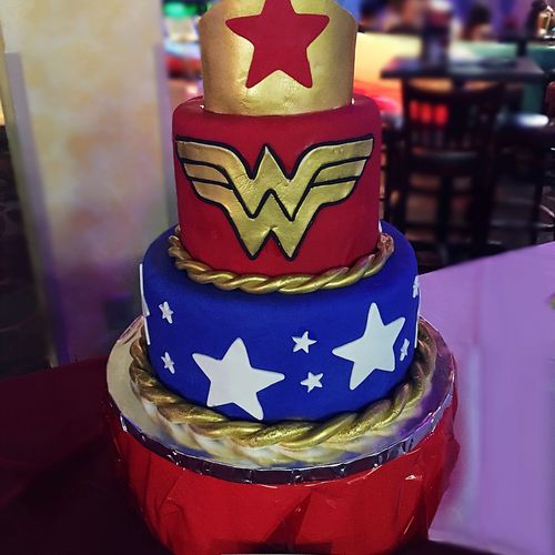 I recently got a Wonder Woman Cake made by Silverr