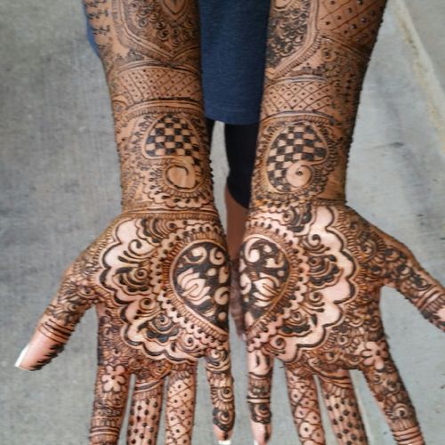 So accommodating, friendly, and her henna is fanta