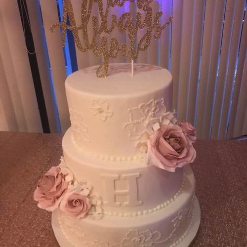 Our wedding cake was absolutely perfect! Ellorine 