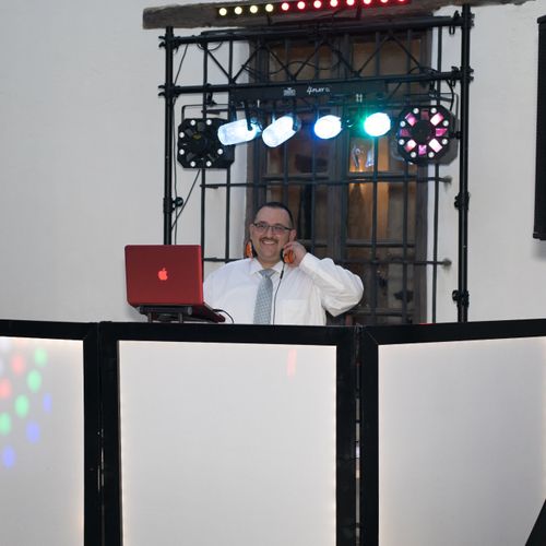 I booked DJ Kaint-Mis for my wedding in October an