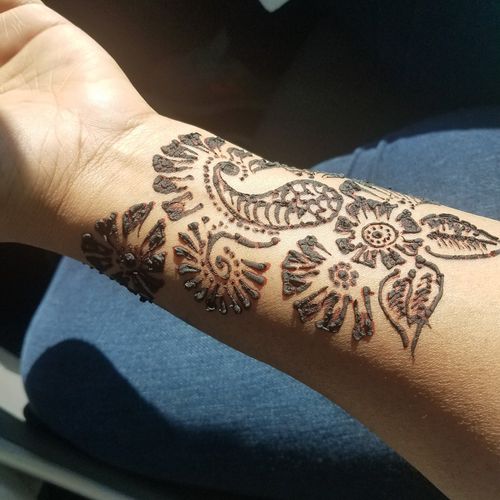 This is only my third time getting henna. And out 