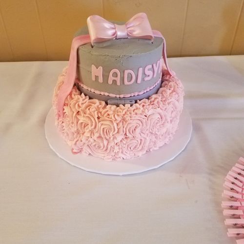 She created a beautiful baby shower cake for me an