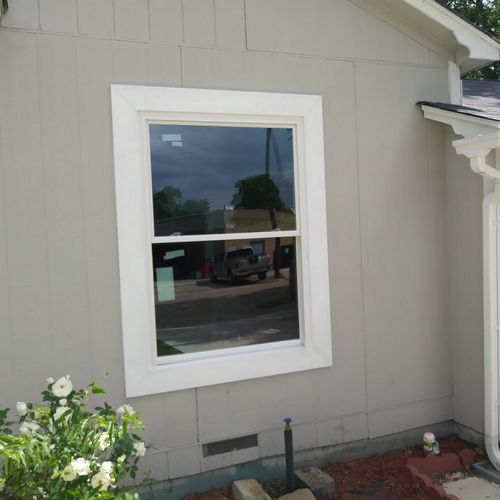 What took Lowe's' window installation crew 4 month