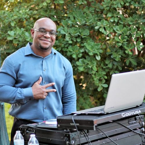 This DJ was perfect for my brothers wedding. I wil
