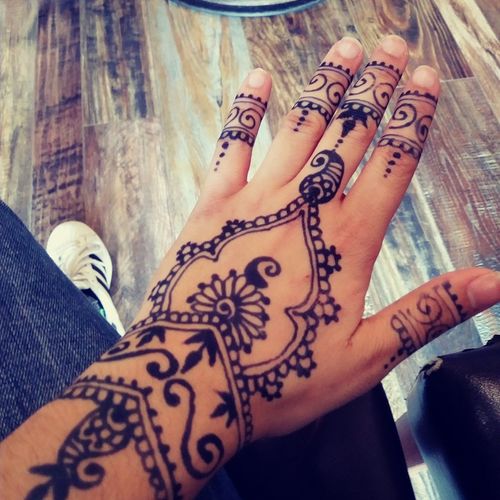 My experience with Noor's Hennas was awesome! Not 