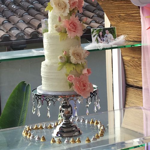Very beautiful wedding cake. It exceeds my expecta