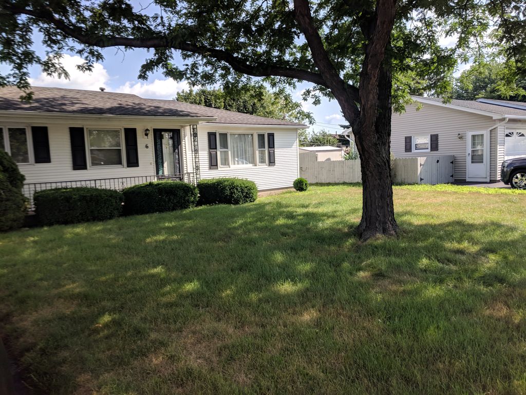 Front yard before mulching and edging 