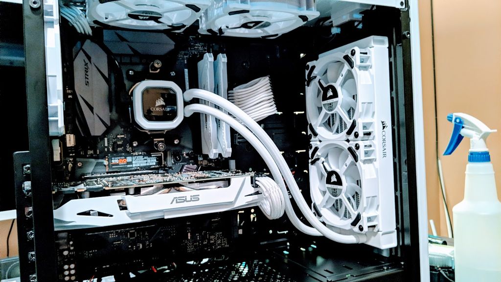 We added water cooling and fans to this PC. Contac