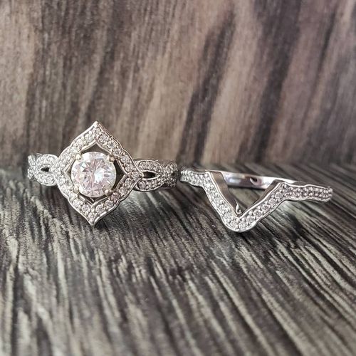 Gorgeous 14k and diamond bridal set, with a nestin