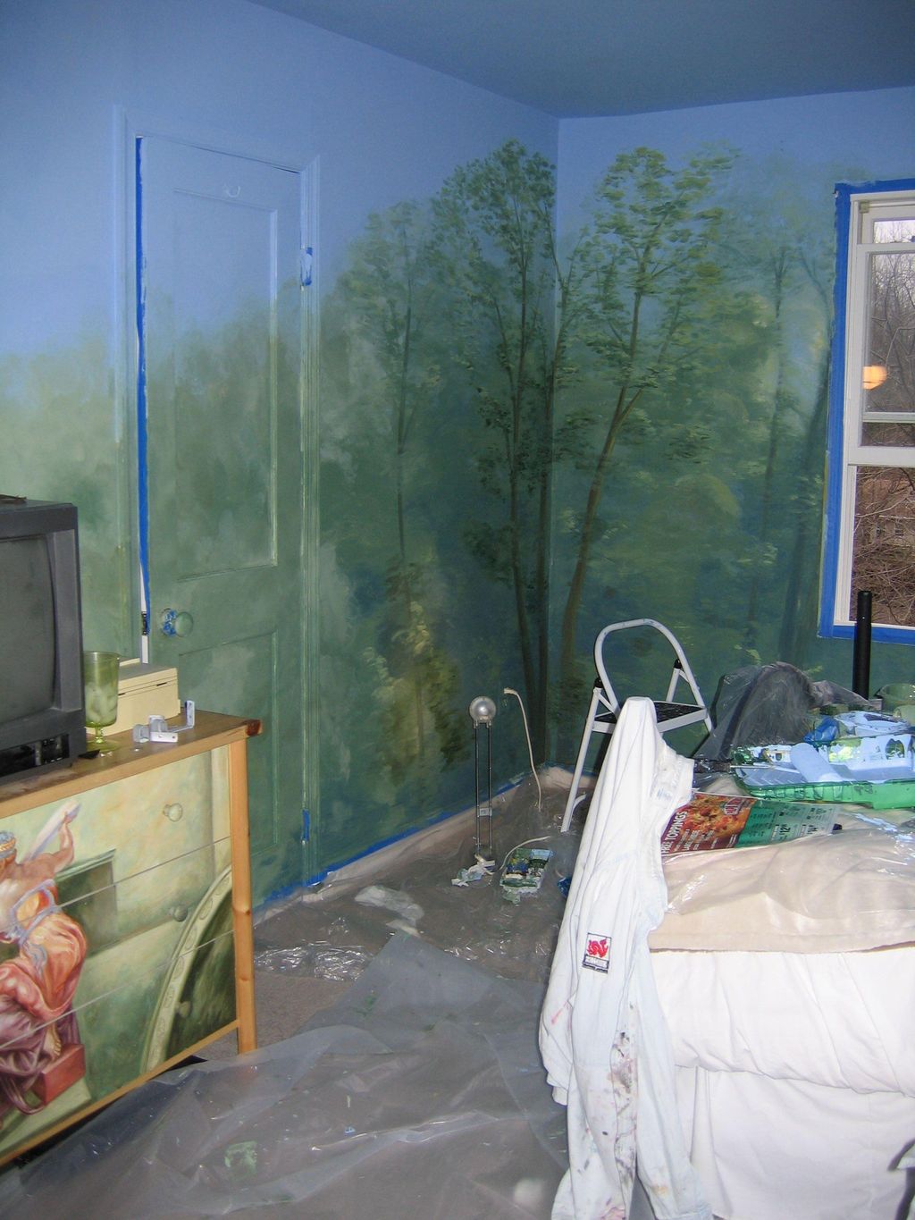 Bedroom w/Sky And Trees (Opposite)