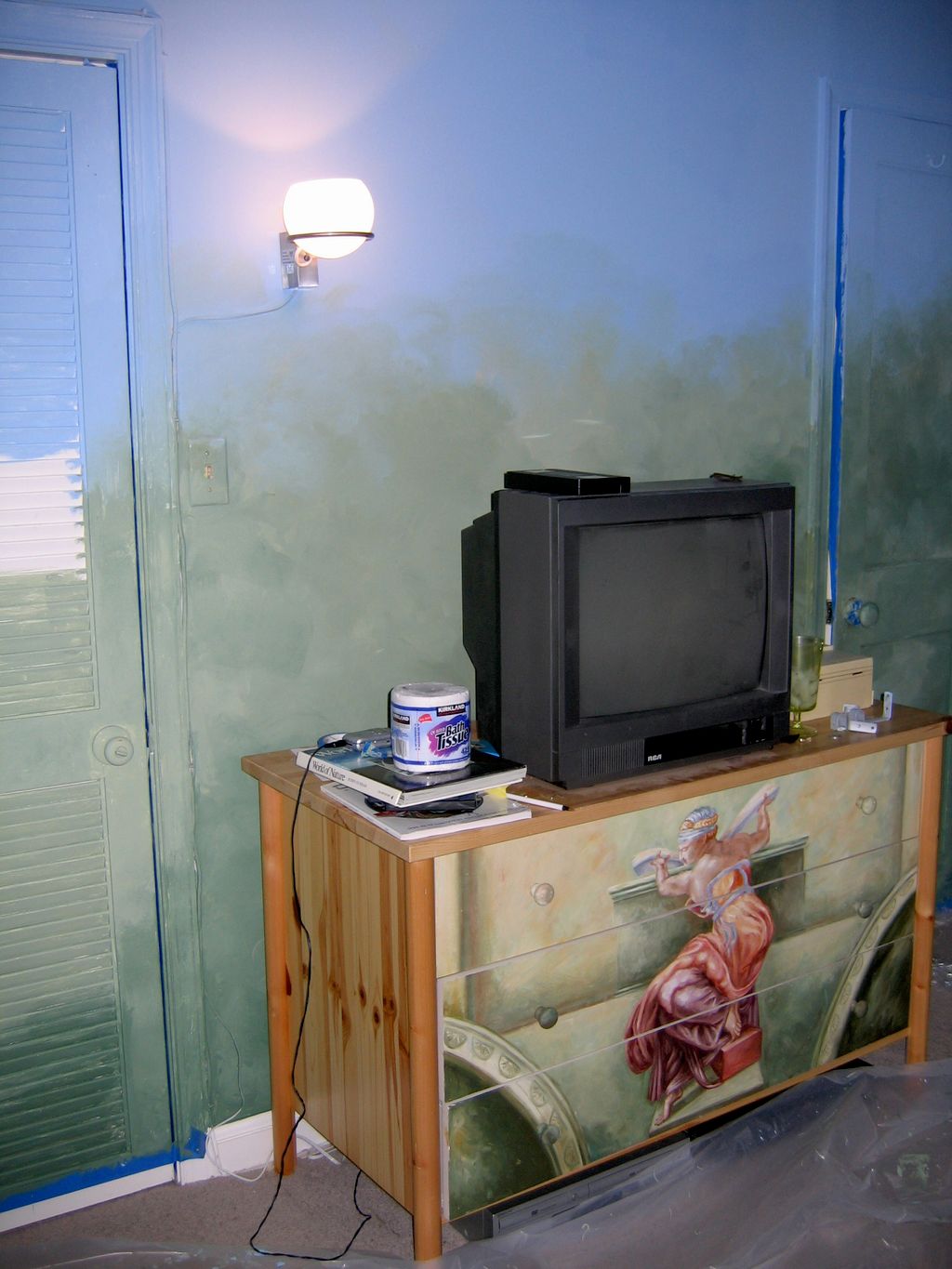 Bedroom w/Sky And Trees (tapering off)