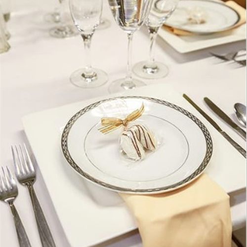 Table Setting with Cantaloupe Polyester Napkins an