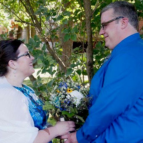 These beautiful people had a PERFECT tiny-tiny wed