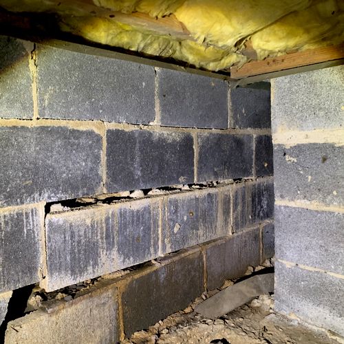 Serious foundation issue discovered in crawl space
