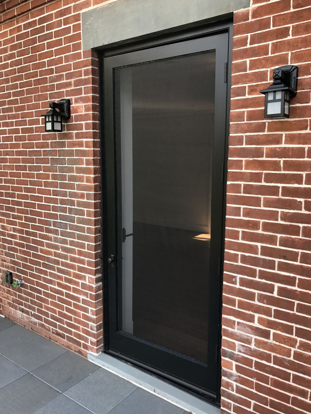 Outside lighting installation 