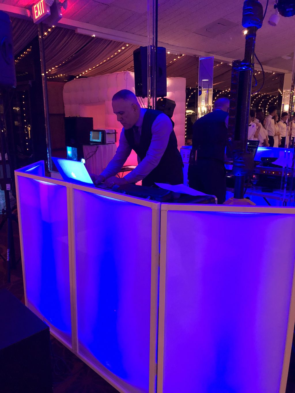 Professional music mixer and party motivator