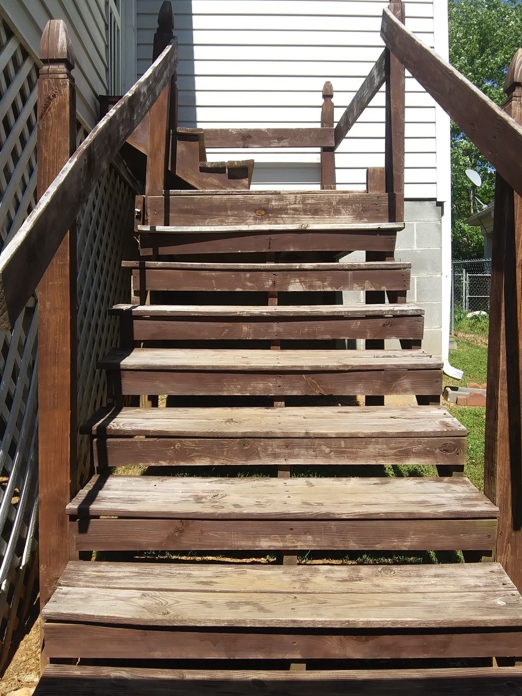 this is Mrs. Williams old deck the before pictures