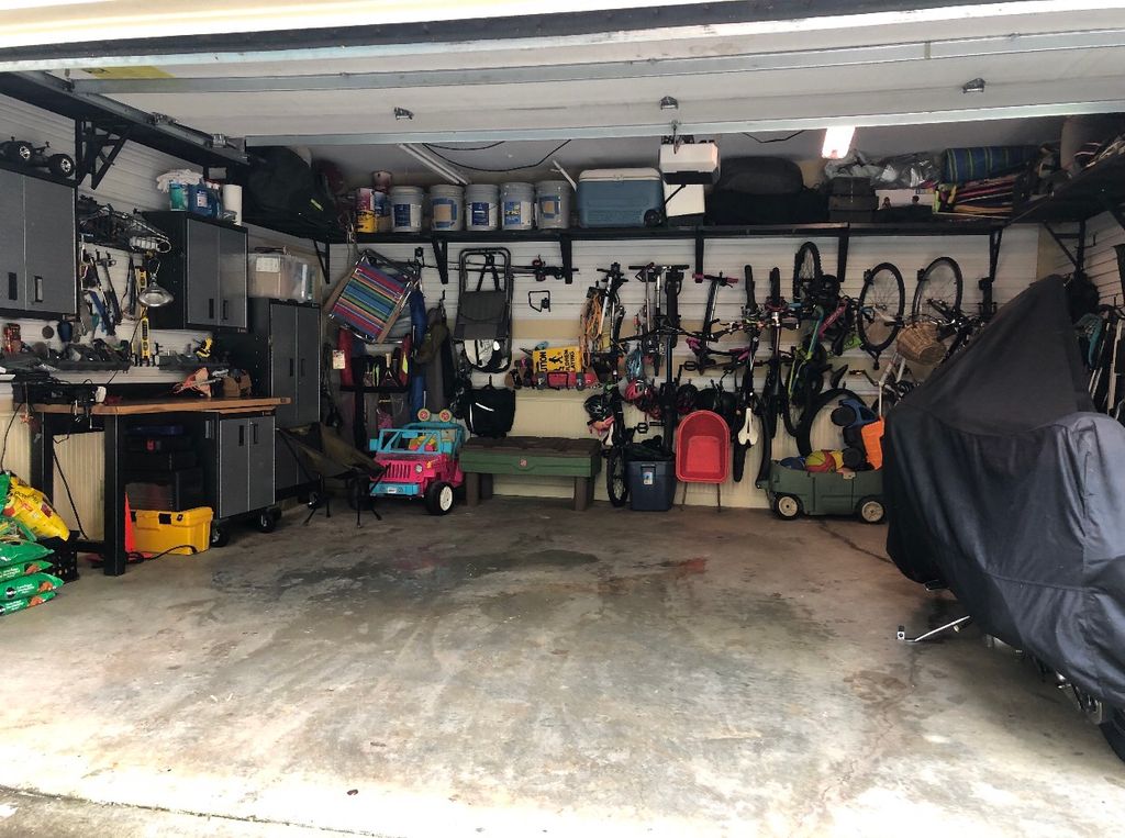 Full garage cleaning and organizing. Apto 250 Sf. 