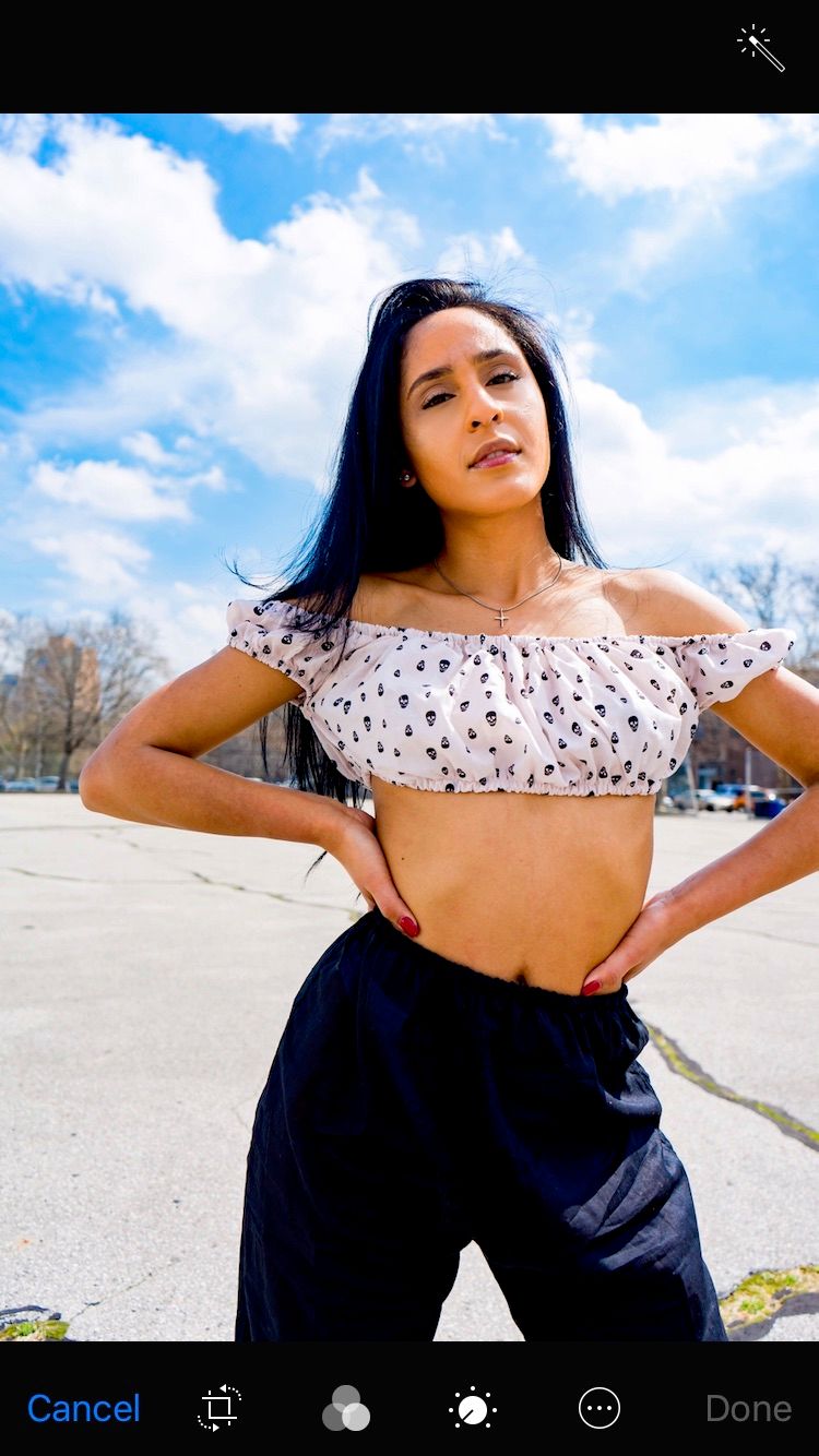 Model is ready for summer: cotton pants and croppe