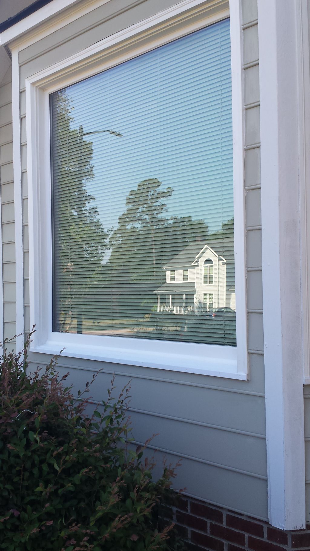 Professional installation of vinyl picture frame o