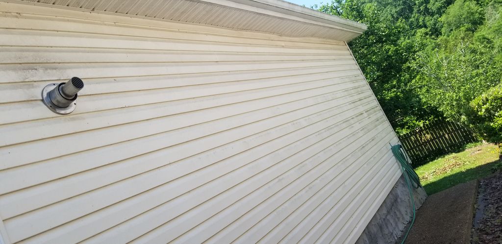 Nashville, TN Pressure Wash Vinyl Siding-Before