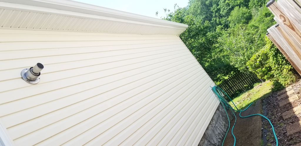 Nashville, TN Pressure Wash Vinyl Siding - After