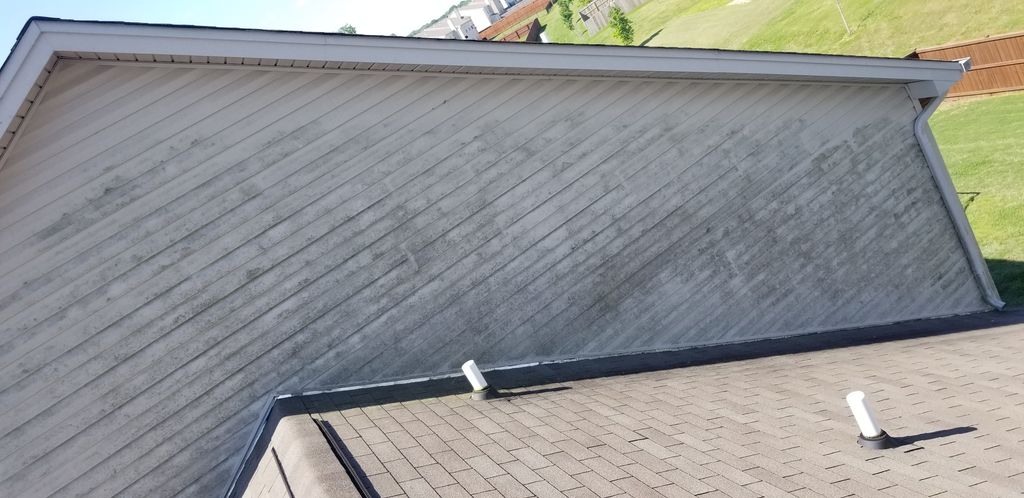 Nashville, TN Pressure Wash Vinyl Siding - Before