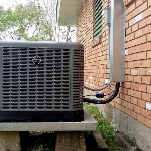 Entry level condenser installed with refrigerant l