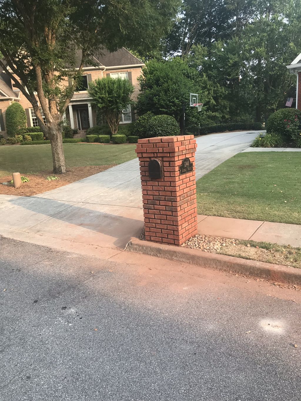 I hired Antonio and crew to put up a new mailbox i