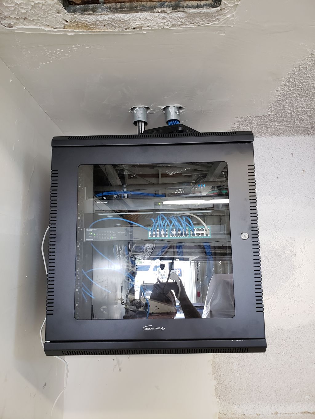 Installation of IT rack in a residential garage